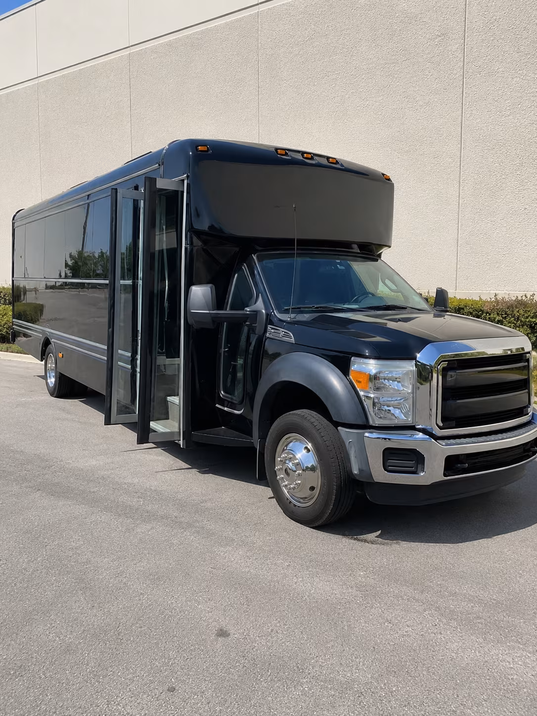 book a bus for wine tours crossing into oklahoma wine country